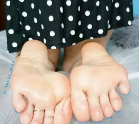 sandy small feet star hot galleries