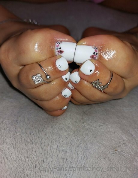 sandy small feet pretty actress picture