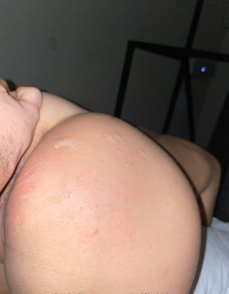 official yosypivna model exclusive image