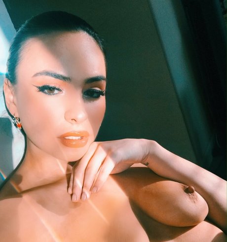 avianaviolet pornstar xxx image