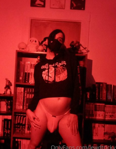 lewdtricky star nude img