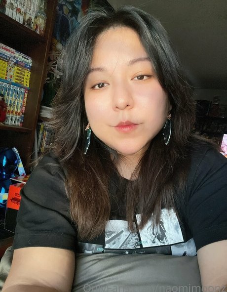 naomimoonz model adult picture