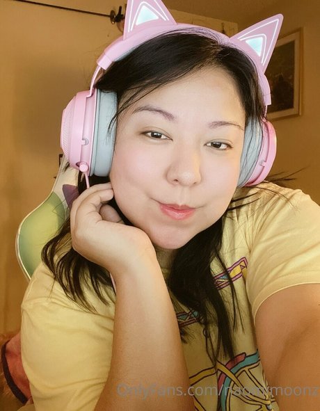 naomimoonz model pretty images