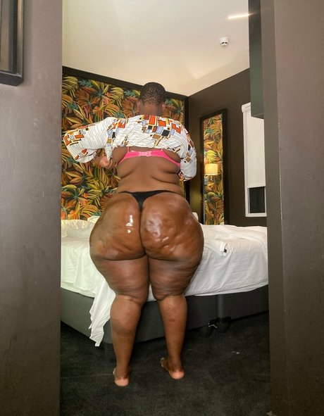 South African Thick top model pictures