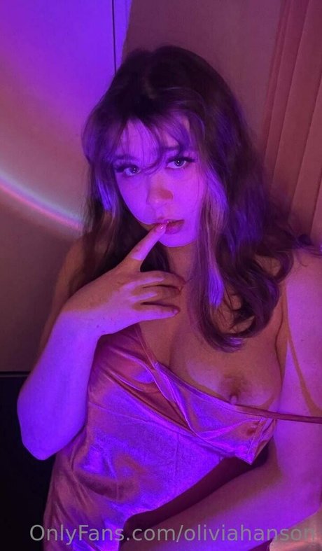 Olivia Hanson art star pic