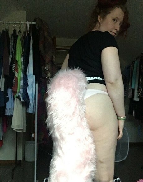 Inabluedr3am art actress galleries