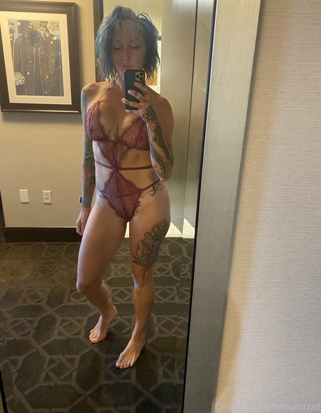 taylorraz model sexy galleries