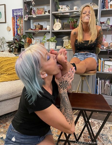 taylorraz pornstar nude image