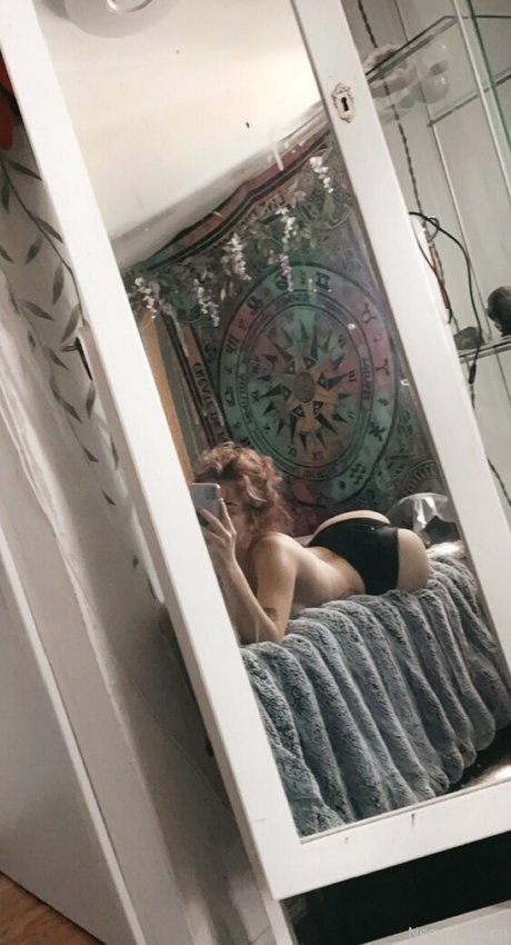 neoma moon model pretty photos