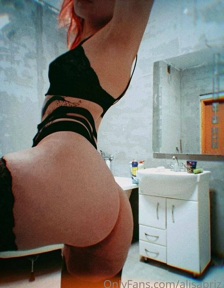 alisabriz model naked image