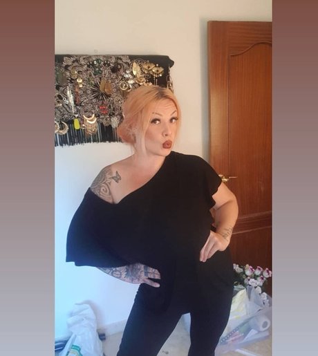 Ming naaa erotic model pictures