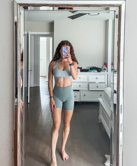 EmilyThankYouNext model naked picture