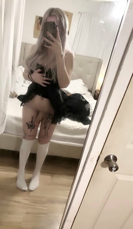 knotcis nude model pic