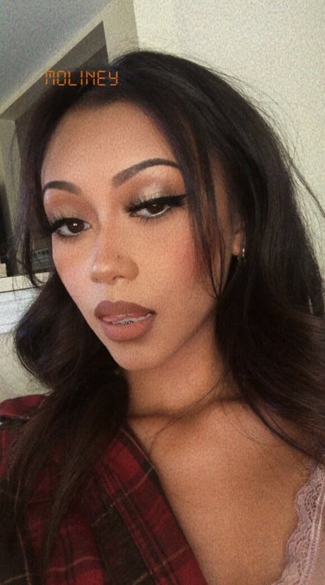 Moliney Mao pornstar exclusive galleries