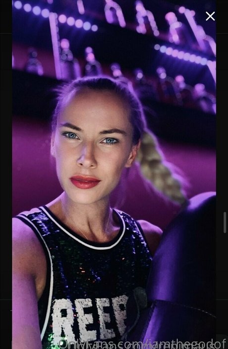 iamthegodof beautiful model pic