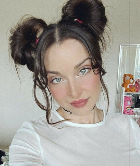 KeraBear pornstar art pic