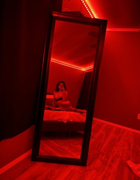 luxurypetite pornstar nude pic