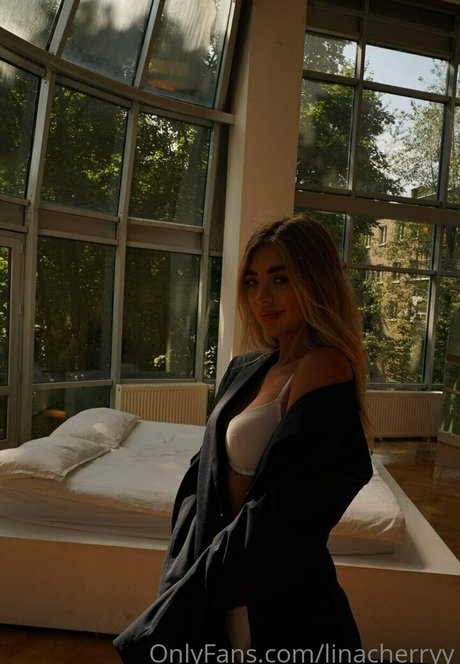 linacherryy naked pornstar picture