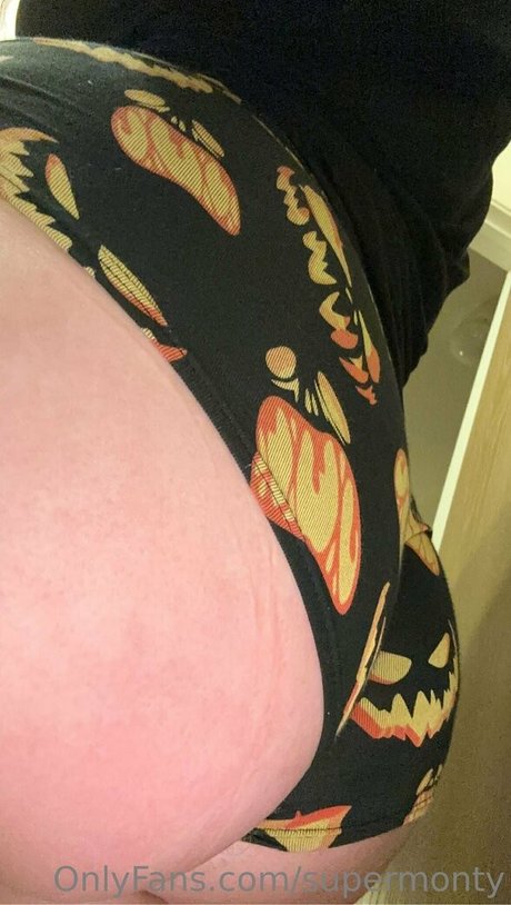 supermonty model erotic photo