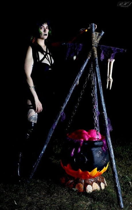 mourning glory nude model pictures