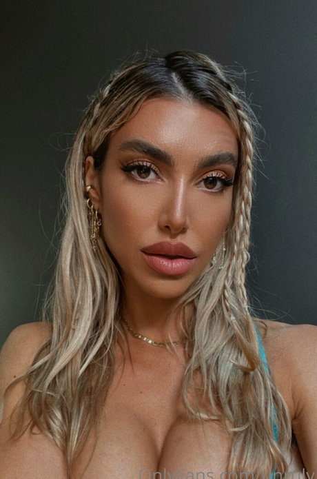 unruly sexy actress image