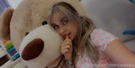 caradaily pornographic model picture