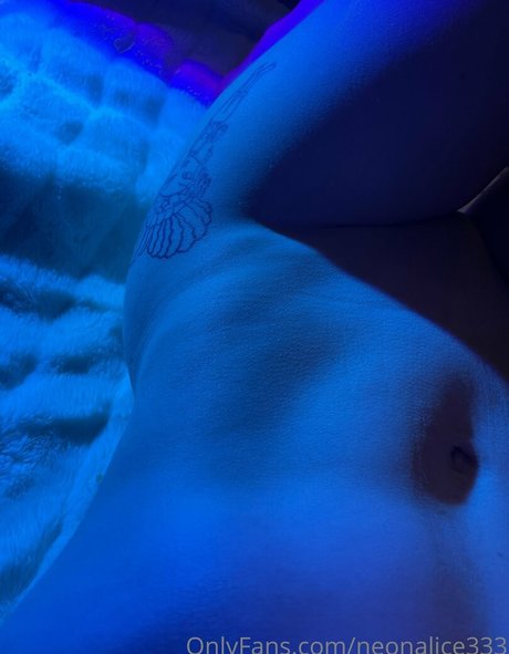 neonalice333 star photo