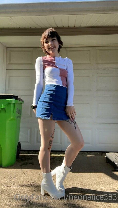 neonalice333 model hot gallery