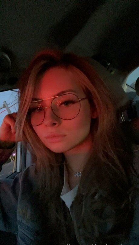 alignedbykarissa model top pics