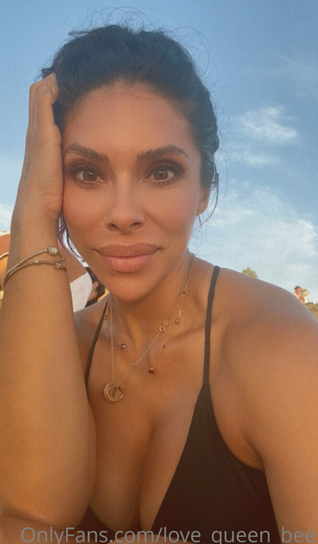 love queen bee erotic actress images