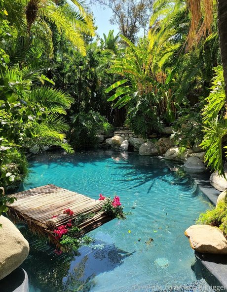 happiertrigger model porn image