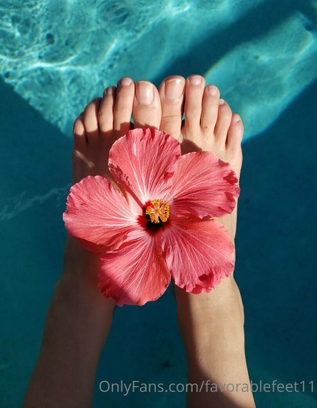 favorablefeet11 exclusive star pictures