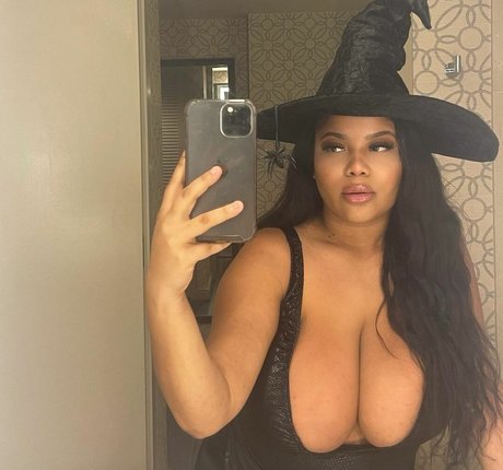 Gabrielle Logan star nude gallery