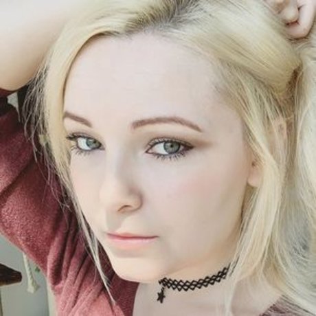 Nyxii erotic actress pic