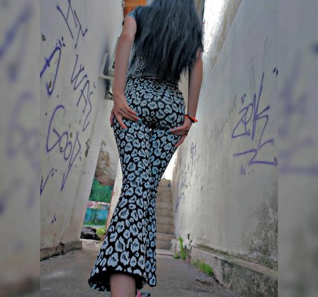 alymaria18 model naked picture