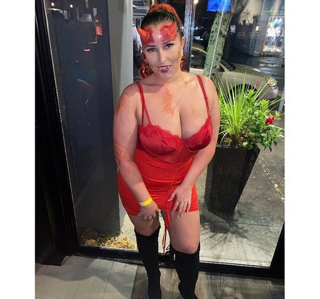 Lizzy Maguire hd pornstar image