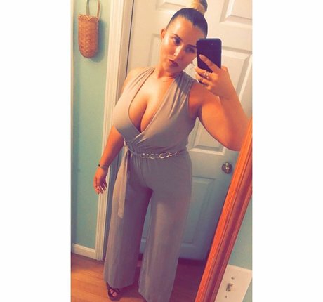 Lizzy Maguire model nude images