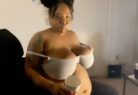 chyynotshyy pretty model img