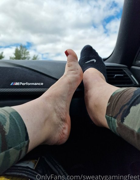 sweatygamingfeet star naked photos