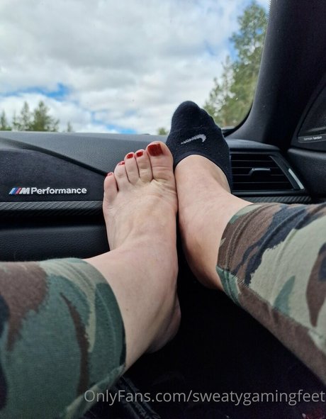 sweatygamingfeet pornstar pretty pictures