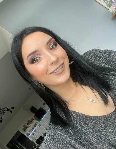 exciting angela sexy star images