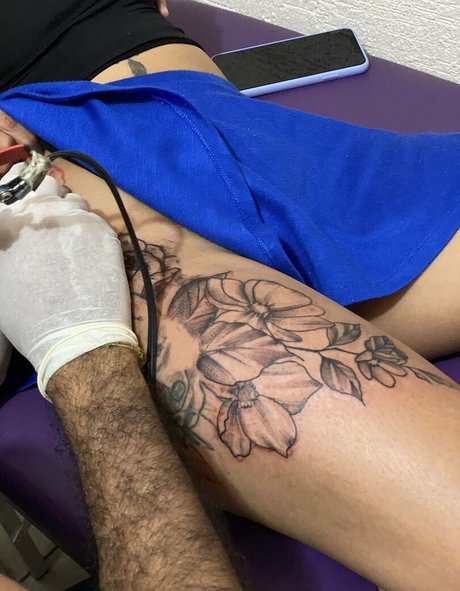 sarahrobert pornographic model photo