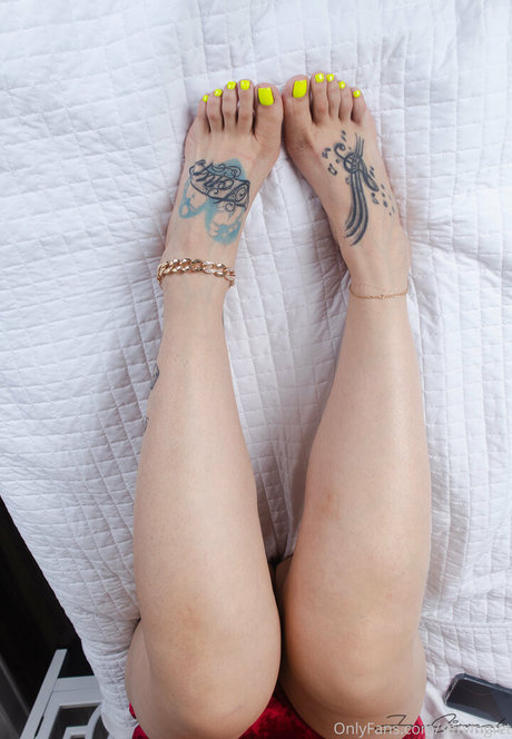 servingfet pornographic model photo