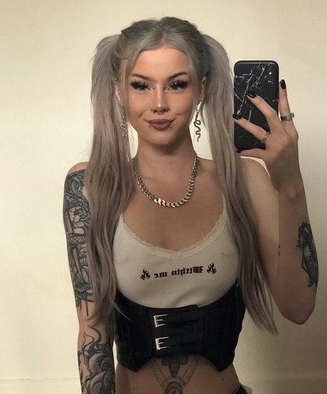 leanne nicole model adult img