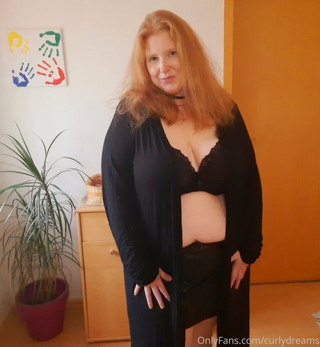 curlydreams nudes actress photo