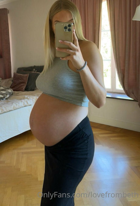 LoveFromBeth top star picture