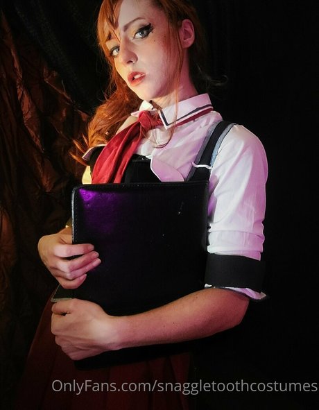 snaggletoothcostumes free actress picture