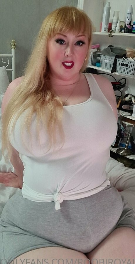 curvyroobi pornographic star pic