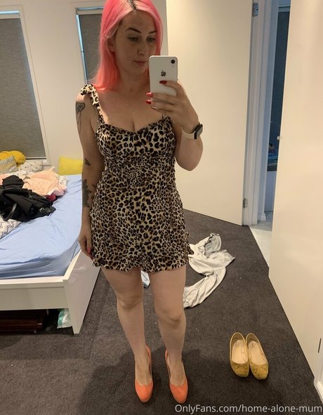 home alone mum model art archive