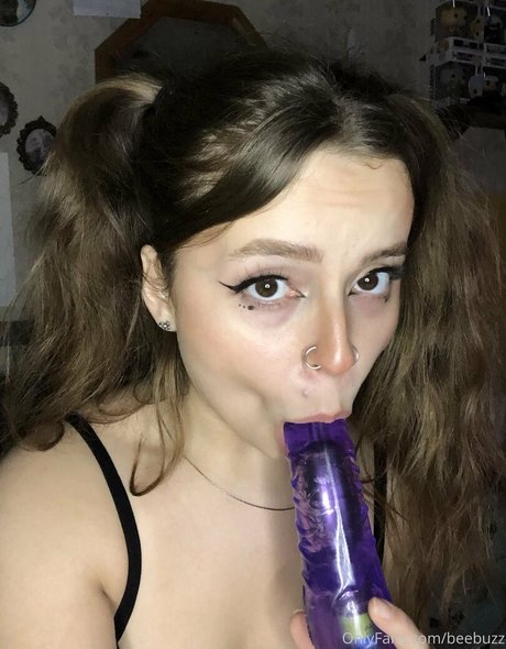 beebuzz naked star pics